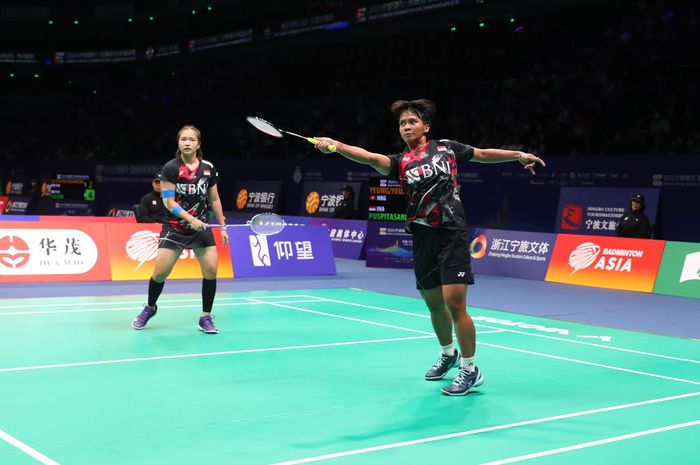 Ganda putri Indonesia, Rachel Allessya Rose dan Meilysa Trias Puspitasari, saat tampil pada babak pertama Kejuaraan Asia 2024 di Ningbo, China, 10 April 2024.