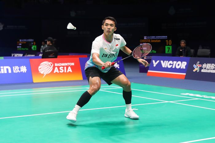 Tunggal putra Indonesia, Jonatan Christie saat berlaga pada babak 16 besar Kejuaraan Asia 2024 di Ningbo Olympic Sports Centre, Ningbo, China, Kamis (11/4/2024).