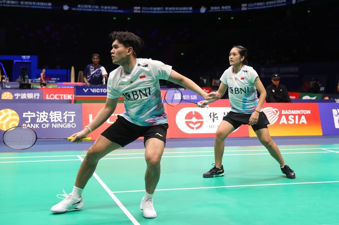 Pasangan ganda campuran Indonesia, Adnan Maulana/Nita Violina Marwah, pada babak pertama Kejuaraan Asia 2024 di Ningbo Olympic Sports Center Gymnasium, Rabu (10/4/2024).