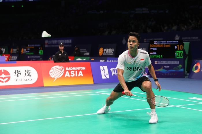 Pebulu tangkis tunggal putra Indonesia, Anthony Sinisuka Ginting, pada babak kedua Kejuaraan Asia 2024 di Ningbo Olympic Sports Center Gymnasium, Zhejiang, China, Kamis (11/4/2024).