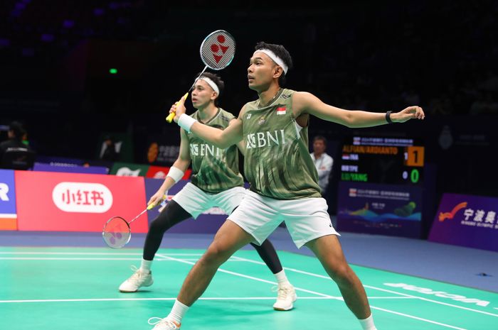 Pasangan ganda putra Indonesia, Fajar Alfian/Muhammad Rian Ardianto, pada babak kedua Kejuaraan Asia 2024 di Ningbo Olympic Sports Center Gymnasium, Zhejiang, China, Kamis (11/4/2024).