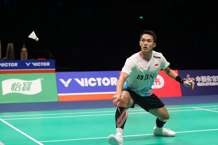 Penampilan Jonatan Christie saat beraksi pada babak delapan besar Kejuaraan Asia 2024 di Ningbo Olympic Sports Centre, Ningbo, China, Jumat (12/4/2024).