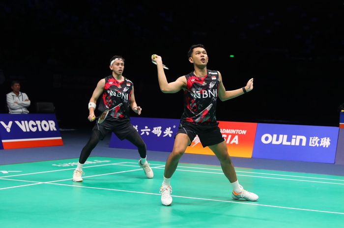 Pasangan ganda putra Indonesia, Fajar Alfian/Muhammad Rian Ardianto, pada babak perempat final Kejuaraan Asia 2024 di Ningbo Olympic Sports Center Gymnasium, Zhejiang, China, Jumat (12/4/2024).