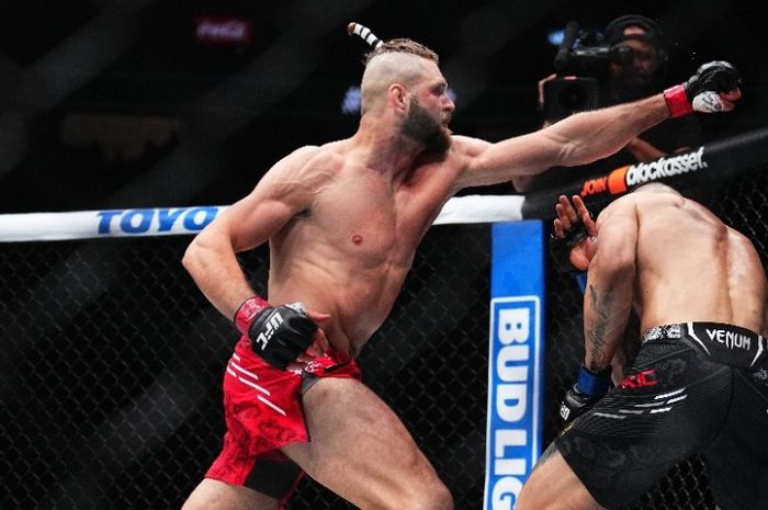 Jiri Prochazka meraih kemenangan KO spektakuler atas Aleksandar Rakic di UFC 300, Minggu (14/4/2024) WIB di Las Vegas.