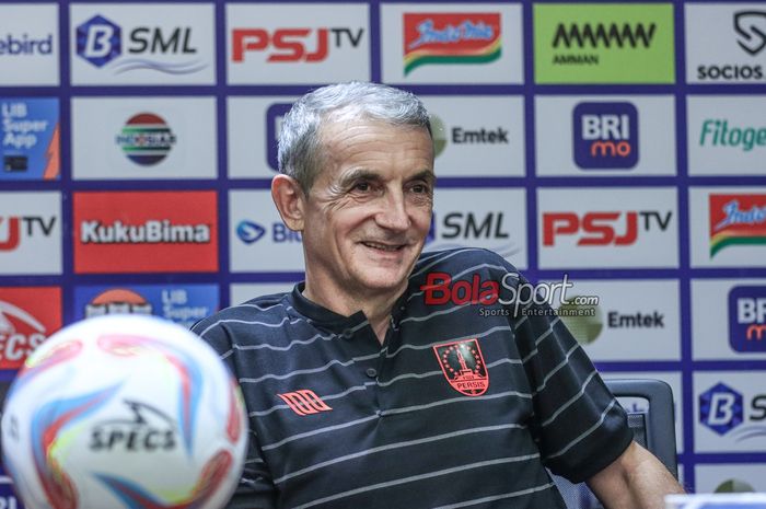 Pelatih Persis Solo, Milomir Seslija.