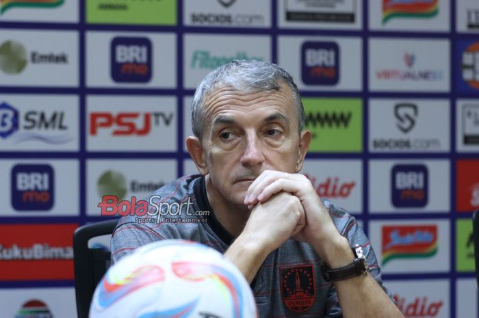 Pelatih Persis Solo, Milomir Seslija.