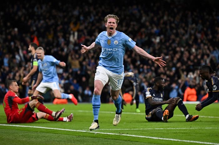 Gelandang Manchester City, Kevin De Bruyne, merayakan gol ke gawang Real Madrid pada leg 2 babak perempat final Liga Champions 2023-2024 di Stadion Etihad, Rabu (17/4/2024).