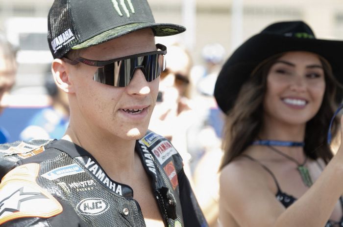 Pembalap Monster Energy Yamaha, Fabio Quartararo, bersiap di grid MotoGP Americas 2024 di COTA, Sabtu (13/4/2024).