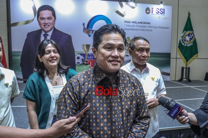 Ketua Umum PSSI, Erick Thohir, saat hadir dalam acara HUT PSSI ke-94 tahun di Menara Danareksa, Gambir, Jakarta, Jumat (19/4/2024).