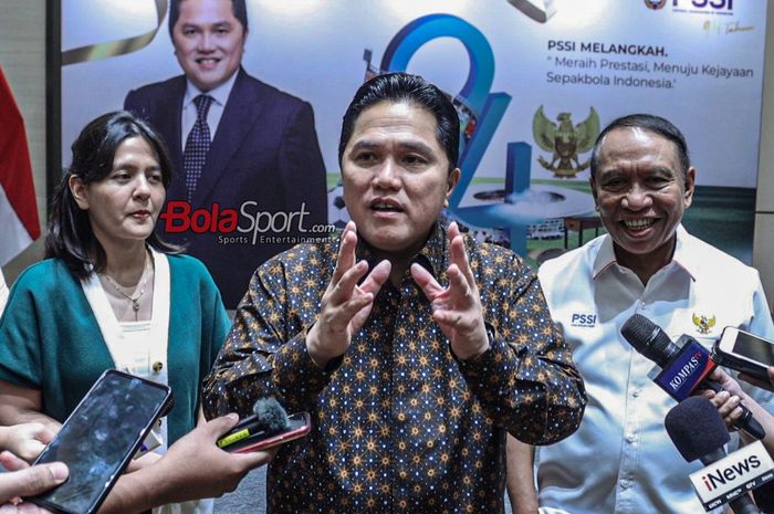 Ketua Umum PSSI, Erick Thohir, saat hadir dalam acara HUT PSSI ke-94 tahun di Menara Danareksa, Gambir, Jakarta, Jumat (19/4/2024).