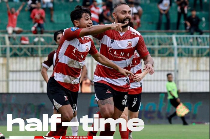 Suasana pertandingan Madura United vs PSM Makassar pada pekan ke-32 Liga 1 2023/2024