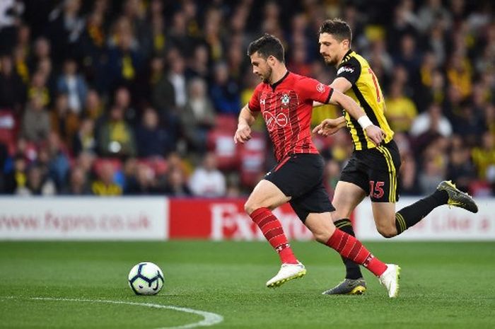 Momen sesaat sebelum penyerang Southampton, Shane Long, mencetak gol tercepat di Premier League saat melawan Watford pada 23 April 2019 di Vicarage Road.