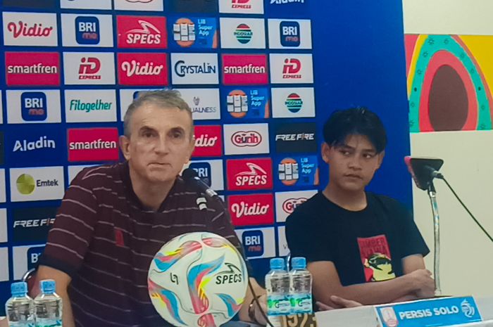 Pelatih Persis Solo, Milomir Seslija dan pemain Zanadin Fariz