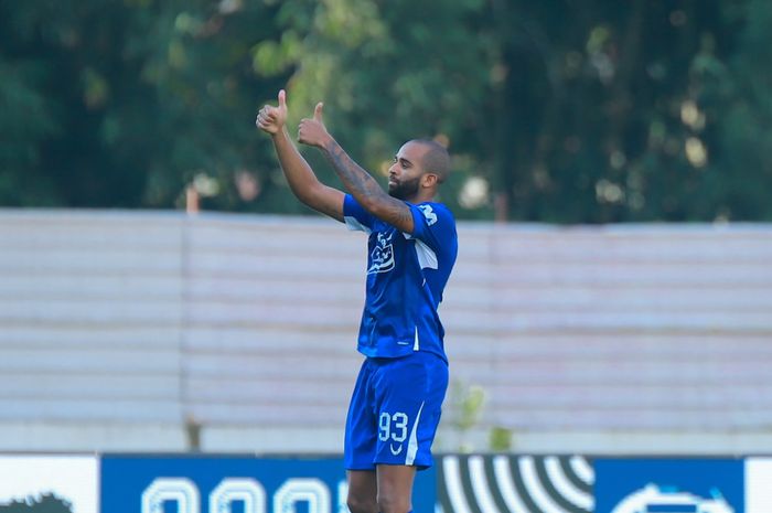 Pemain PSIS Semarang saat merayakan selebrasi seusai mencetak gol ke gawang Persikabo 1973 dalam laga pekan ke-33 Liga 1 2023/2024 yang berlangsung di Stadion Moch Soebroto, Mangelang, Jumat (26/4/2024).