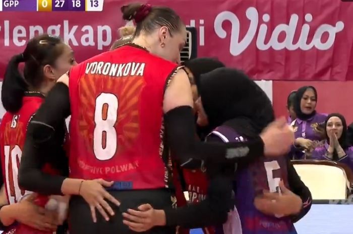 Irina Voronkova berselbrasi bersama skuad Jakarta Popsivo Polwan saat melawan Gresik Petrokimia Pupuk Indonesia pada putaran pertama Proliga 2024 di GOR Among Raga, Yogyakarta, Jumat (26/4/2024).