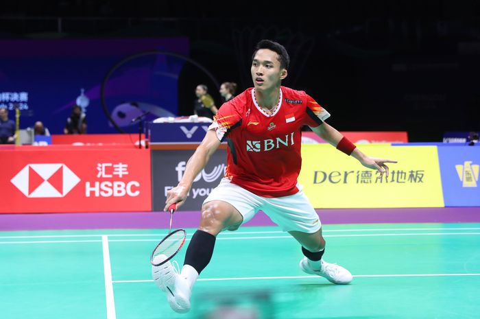 Jonatan Christie saat tampil sebagai tunggal putra kedua pada laga Indonesia vs Inggris di penyisihan Grup C Thomas Cup 2024, di Hi-Tech Zone Sports Centre, Chengdu, Provinsi Sichuan, China, Sabtu (27/4/2024). 