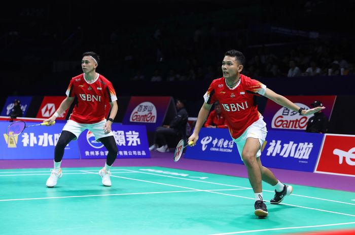 Pasangan ganda putra Indonesia, Fajar Alfian/Muhammad Rian Ardianto, pada laga penyisihan Thomas Cup 2024 melawan Inggris di Hi-Tech Zone Sport Centre, Chengdu, Sichuan, China, Sabtu (27/4/2024).