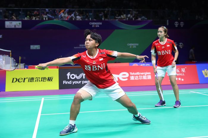 Pasangan ganda putri Indonesia, Rachel Allessya Rose/Meilysa Trias Puspitasari pada laga penyisihan Uber Cup 2024 melawan Hong Kong  di Hi-Tech Zone Sports Centre, Chengdu, China, Sabtu (27/4/2024).