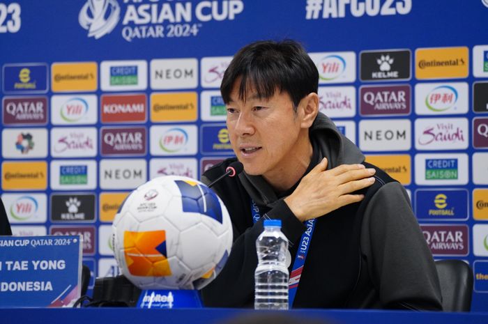 Shin Tae-yong hadir di konferensi pers jelang semifinal Piala Asia U-23 2024 antara timnas U-23 Indonesia Vs Uzbekistan,  Minggu (28/4/2024)