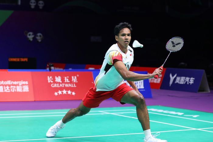 Tunggal putra, Chico Aura Dwi Wardoyo, pada pertandingan babak penyisihan grup Thomas Cup 2024 antara Indonesia dan Thailand di Chengdu, China, 29 April 2024.