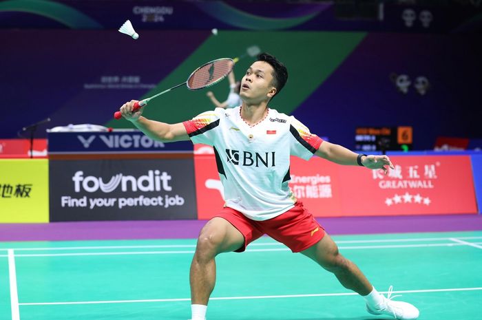 Tunggal putra, Anthony Sinisuka Ginting, saat tampil pada pertandingan Indonesia vs Thailand untuk babak penyisihan grup C Thomas Cup 2024 di Chengdu, China, 29 April 2024.