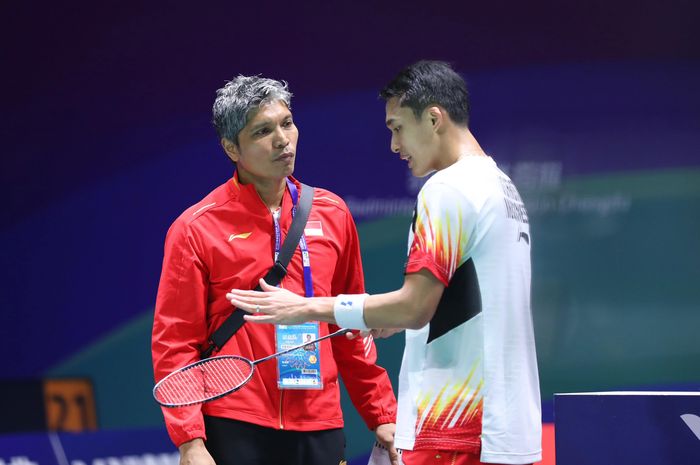 Tunggal putra Indonesia, Jonatan Christie, menjadi salah satu pemain yang terdampak aturan aneh dalam undian babak penyisihan grup Olimpiade Paris 2024.