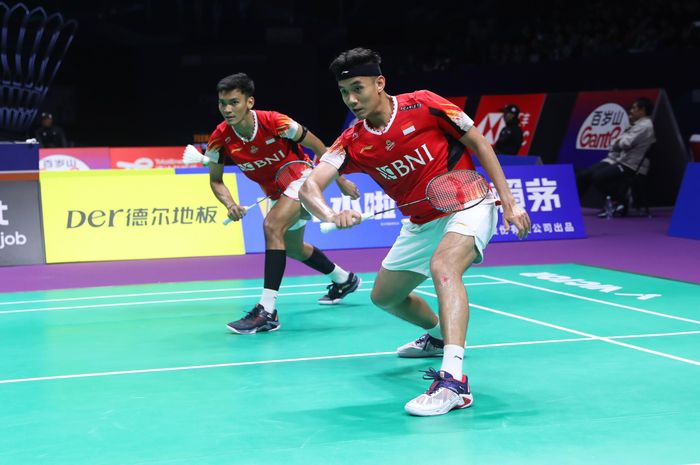 Pasangan ganda putra Indonesia, Muhammad Shohibul Fikri/Bagas Maulana, pada partai kedua penentuan juara Grup C Thomas Cup 2024 melawan India di Hi-Tech Zone Sports Centre, Chengdu, China, Rabu (1/5/2024).