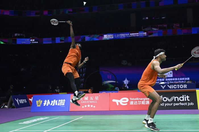 Pasangan ganda putra India, Satwiksairaj Rankireddy /Chirag Shetty, pada partai kedua laga akhir Grup C melawan wakil Indonesia, Muhammad Shohibul Fikri/Bagas Maulana, di Hi-Tech Zone Sports Centre, Chengdu, China, Rabu (1/5/2024),