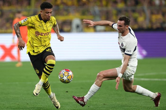 Terbuang dari Man United, Jadon Sancho malah tampil gemilang membantu Borussia Dortmund menjejakkan satu kaki di final Liga Champions usai kalahkan PSG di Signal Iduna Park (1/5/2024).