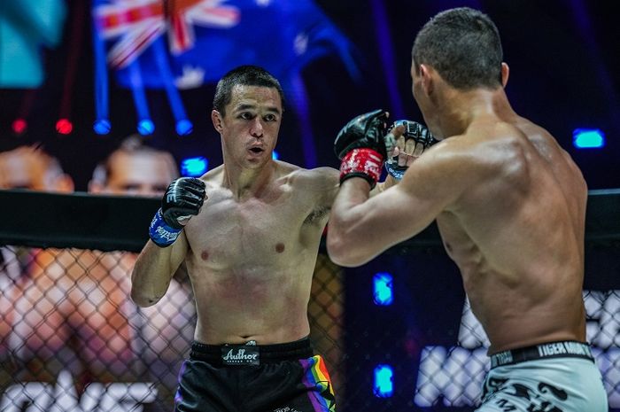 Reece McLaren mengincar laga perebutan sabuk juara kelas terbang ONE Championship jika bisa mengalahkan Hu Yong di ONE Fight Night 22 (4/5/2024). 