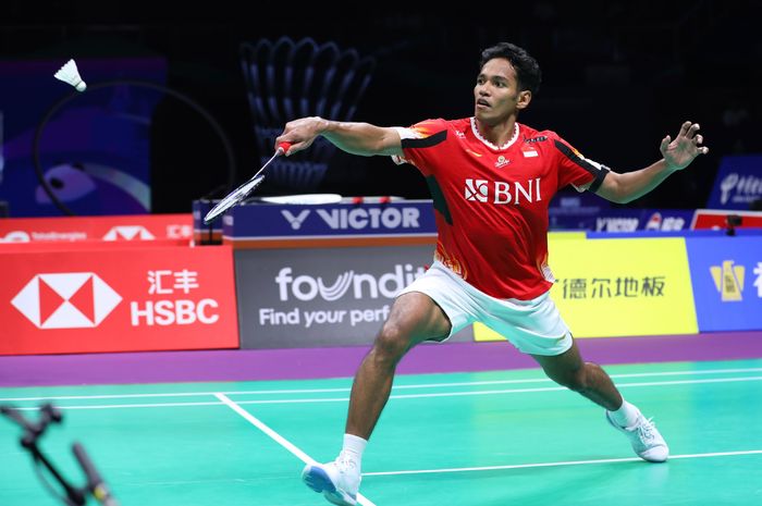 Pebulu tangkis tunggal putra Indonesia, Tunggal putra, Chico Aura Dwi Wardoyo, pada pertandingan terakhir babak penyisihan grup Thomas Cup 2024 antara Indonesia dan India di Chengdu, China. Rabu (1/5/2024).