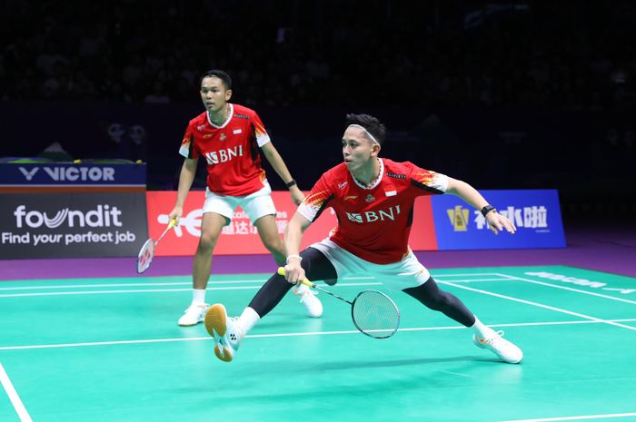 Aksi Fajar Alfian/Muhammad Rian Ardianto saat tampil pada semifinal Thomas Cup 2024 di Hi-Tech Zone Sports Centre Gymnasium, Chengdu, Sichuan, China, Sabtu (4/5/2024).