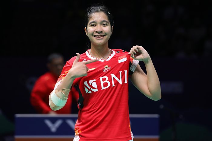 Selebrasi tunggal putri, Ester Nurumi Tri Wardoyo, setelah memberi poin bagi Indonesia pada pertandingan menghadapi Korea Selatan di semifinal Uber Cup 2024 di Chengdu, China, 4 Mei 2024. 