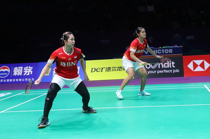 Ganda putri, Ribka Sugiarto dan Lanny Tria Mayasari, saat memperkuat Indonesia pada pertandingan menghadapi Korea Selatan di semifinal Uber Cup 2024 di Chengdu, China, 4 Mei 2024. 