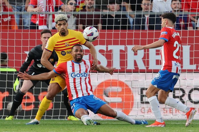 Barcelona harus merelakan status juara Liga Spanyol ke tangan Real Madrid setelah kalah 2-4 dari Girona pada giornata ke-34, Sabtu (4/5/2024) malam WIB.