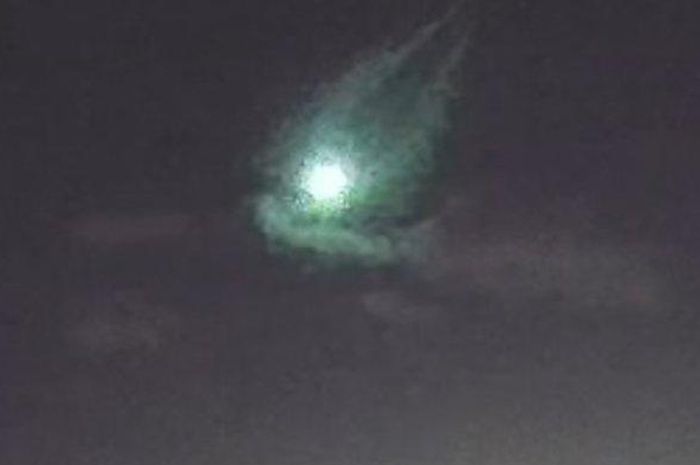 Geger Kilatan Cahaya di Langit Yogyakarta saat Malam Minggu, Menyala Terang Lalu Menghil