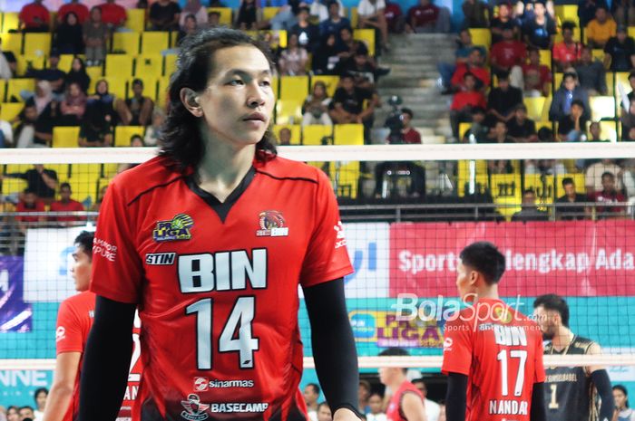 Farhan Halim saat memperkuat Jakarta STIN BIN dalam pertandingan menghadapi Palembang Bank Sumsel Babel untuk putaran pertama Proliga 2024 di GOR Jatidiri, Semarang, Jawa Tengah, 4 Mei 2024.