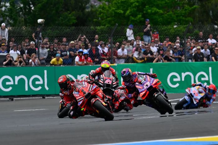 Persaingan pada posisi terdepan MotoGP Prancis 2024, dari depan; Francesco Bagnaia, Jorge Martin, Aleix Espargaro, dan Marc Marquez