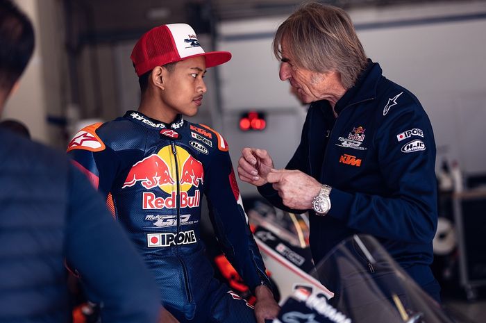 Pembalap Indonesia, Veda Ega Pratama, saat menjalani tes pramusim Red Bull Rookies Cup 2024 di Sirkuit Jerez, Jerez, Spanyol, 11 April 2024.