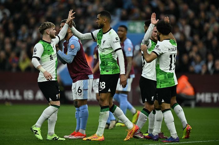 Penyerang Liverpool, Cody Gakpo, merayakan gol ke gawang Aston Villa pada laga pekan ke-37 Liga Inggris di Stadion Villa Park, Senin (13/5/2024).