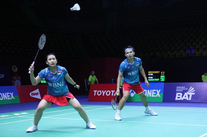 Pasangan ganda campuran Indonesia, Rinov Rivaldy/Pitha Haningtyas Mentari, pada babak pertama Thailand Open 2024 di Nimibutr Stadium, Bangkok, Selasa (14/5/2024).