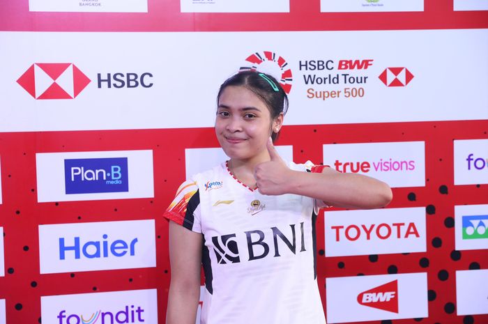 Tunggal putri Indonesia, Gregoria Mariska Tunjung berpose di mixed zone usai berlaga pada babak pertama Thailand Open 2024 di Nimibutr Arena, Bangkok, Thailand, Rabu (15/5/2024)