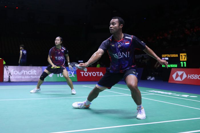 Pasangan ganda campuran Indonesia, Rehan Naufal Kusharjanto/Lisa Ayu Kusumawati saat tampil pada babak perempat final Thailand Open 2024 di Nimibutr Arena, Bangkok, Thailand, Jumat (17/5/2024).