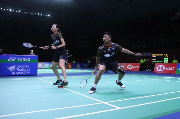 Pasangan ganda campuran Indonesia, Dejan Ferdinansyah/Gloria Emanuelle Widjaja, pada perempat final Thailand Open 2024 di Nimibutr Stadium, Bangkok, Jumat (17/5/2024).