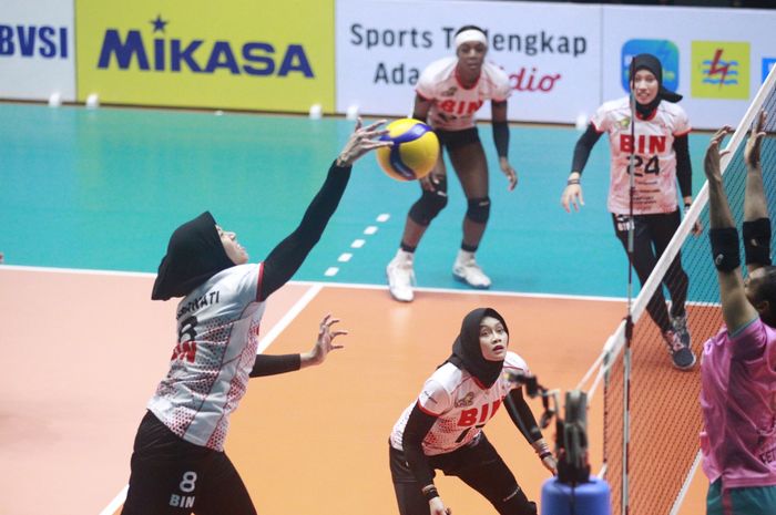 Pemain Jakarta BIN, dari kiri: Megawati Hangestri Pertiwi, Wilda Siti Nur Fadhilah Sugandi, Arneta Putri Amelian, dan Kashauna Williams saat menghadapi Gresik Petrokimia Pupuk Indonesia pada Proliga 2024, Jumat, 17 Mei 2024