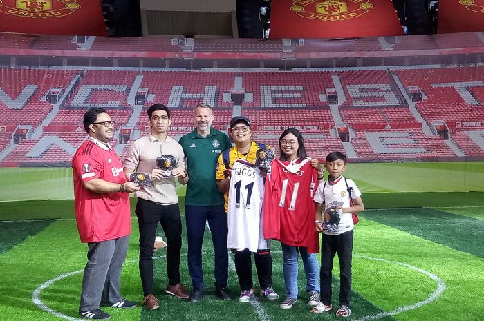 Kedatangan Ryan Giggs ke Jakarta dan menemui fans dalam acara Maybank