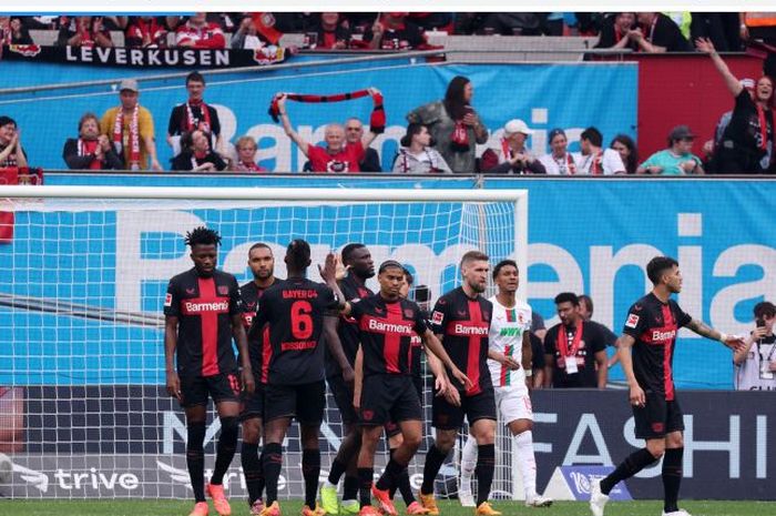 Bayer Leverkusen berhasil menekuk Augsburg pada pekan terakhir Bundesliga 2023-2024, Sabtu (18/5/2024) malam WIB.