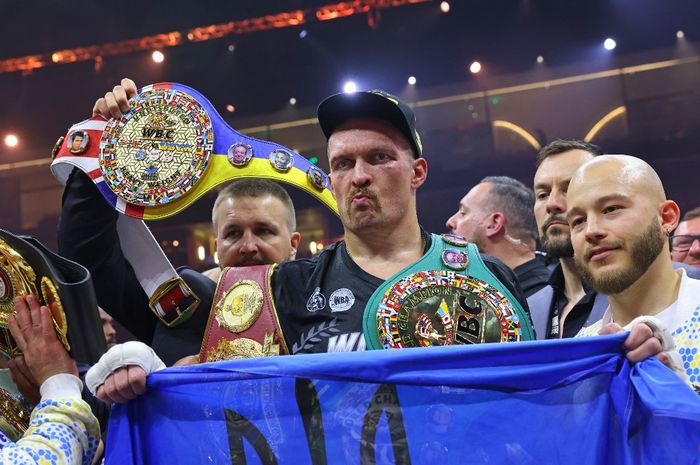 Petinju Ukraina, Oleksandr Usyk usai menuntaskan perlawanan Tyson Fury untuk menjadi juara sejati kelas berat, Minggu (19/5/2024)