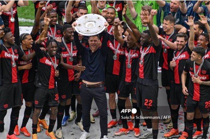 Bayer Leverkusen resmi mengakhiri kompetisi Bundesliga 2023-2024 dengan status invincible alias tak terkalahkan.