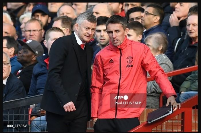 Kieran McKenna (kanan) saat menjadi asisten Ole Gunnar Solskjaer di Man United. McKenna, kini melatih klubnya Elkan Baggott Ipswich Town, ikut diminati Chelsea.